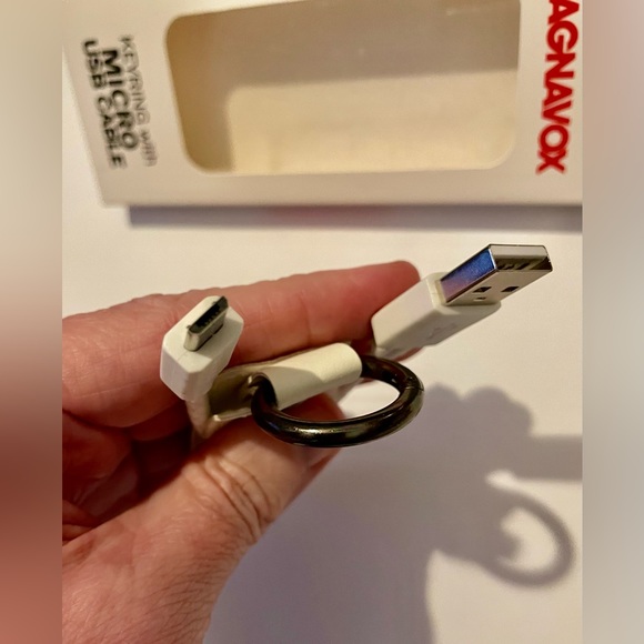 ❌Must Bundle❌🔌Charger/USB Keychain -White NWT - Picture 4 of 7